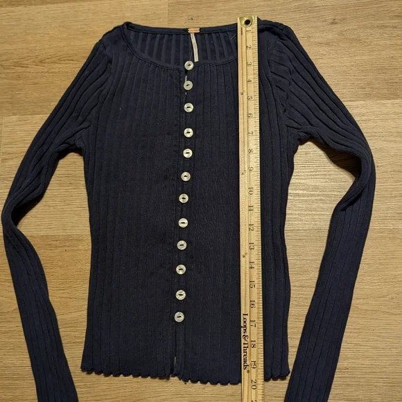 Free People NWOT Tilly Rib Long Sleeve Button Up Top in Navy sz SML & XS - Picture 4 of 14